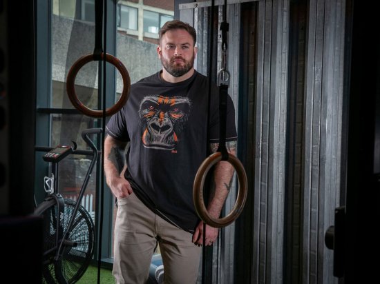 D555 Perkins Nyomott mintás póló Fekete - Pólók - Nagyméretű pólók - 2XL-14XL