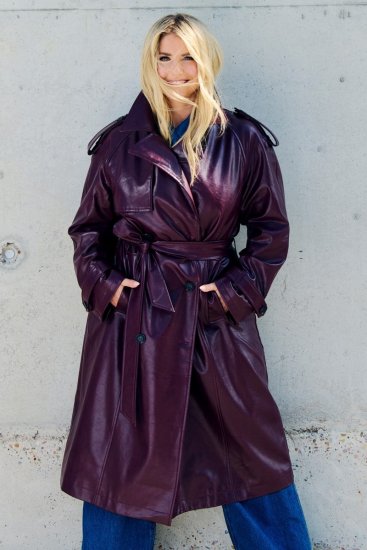 Ulla Popken 855617 Bőrhatású ballonkabát megkötős övvel Borvörös - Kabátok - Női plus size kabátok