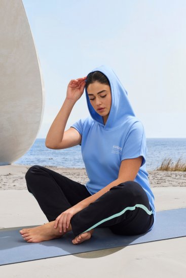 Ulla Popken Quick Drying Short Sleeve Hoodie Light Blue - Bluzy & bluzy z kapturem - 